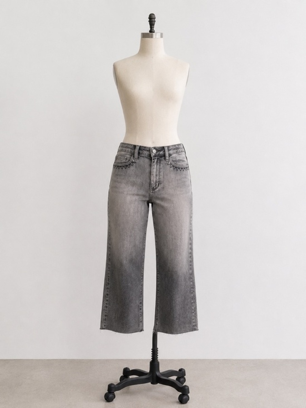 Judy Blue Wide Leg Crop Jeans High Rise Ombre Wash Size 3/26 With Raw Cut Hem